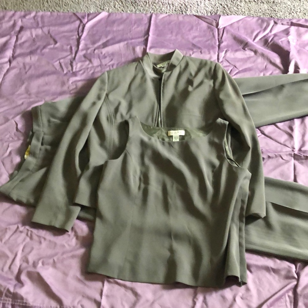 Women’s pea green 3 piece suit fully lined